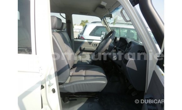 Acheter Import Voiture Toyota Land Cruiser Blanc à Import - Dubai, Adrar Acheter Import Voiture Toyota Land Cruiser Blanc à Import - Dubai, Adrar