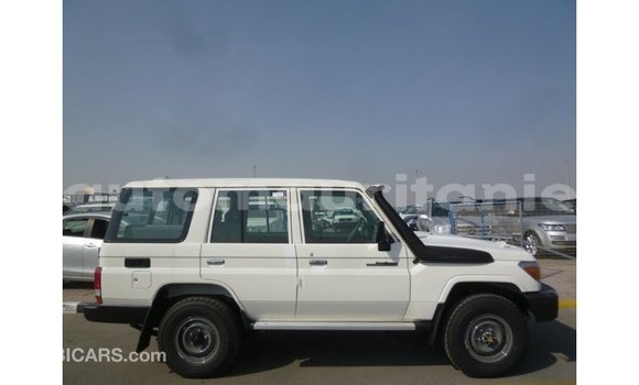 Acheter Import Voiture Toyota Land Cruiser Blanc à Import - Dubai, Adrar Acheter Import Voiture Toyota Land Cruiser Blanc à Import - Dubai, Adrar