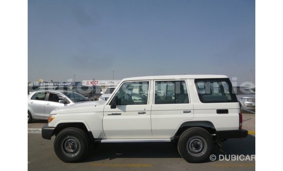 Acheter Import Voiture Toyota Land Cruiser Blanc à Import - Dubai, Adrar Acheter Import Voiture Toyota Land Cruiser Blanc à Import - Dubai, Adrar