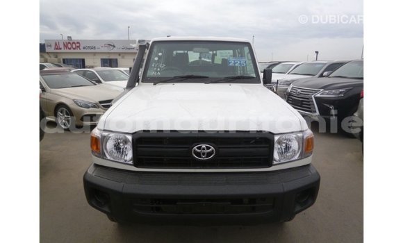 Acheter Import Voiture Toyota Land Cruiser Blanc à Import - Dubai, Adrar Acheter Import Voiture Toyota Land Cruiser Blanc à Import - Dubai, Adrar