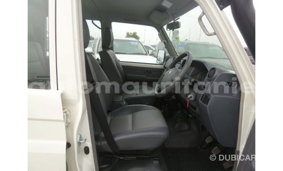 Acheter Import Voiture Toyota Land Cruiser Blanc à Import - Dubai, Adrar Acheter Import Voiture Toyota Land Cruiser Blanc à Import - Dubai, Adrar