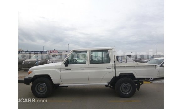 Acheter Import Voiture Toyota Land Cruiser Blanc à Import - Dubai, Adrar Acheter Import Voiture Toyota Land Cruiser Blanc à Import - Dubai, Adrar
