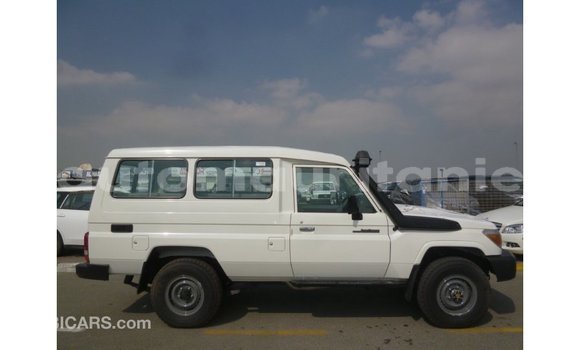 Acheter Import Voiture Toyota Land Cruiser Blanc à Import - Dubai, Adrar Acheter Import Voiture Toyota Land Cruiser Blanc à Import - Dubai, Adrar