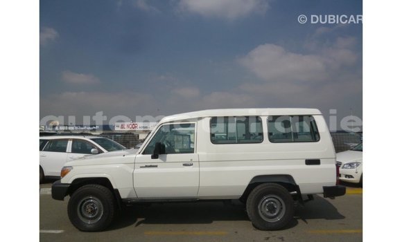 Acheter Import Voiture Toyota Land Cruiser Blanc à Import - Dubai, Adrar Acheter Import Voiture Toyota Land Cruiser Blanc à Import - Dubai, Adrar