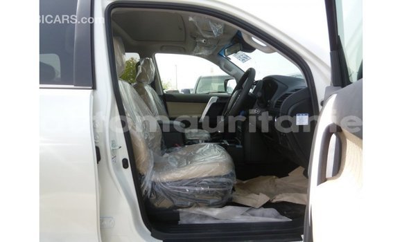 Acheter Import Voiture Toyota Prado Blanc à Import - Dubai, Adrar Acheter Import Voiture Toyota Prado Blanc à Import - Dubai, Adrar