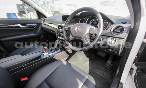 Acheter Import Voiture Mercedes-Benz 200 Blanc à Import - Dubai, Adrar Acheter Import Voiture Mercedes-Benz 200 Blanc à Import - Dubai, Adrar