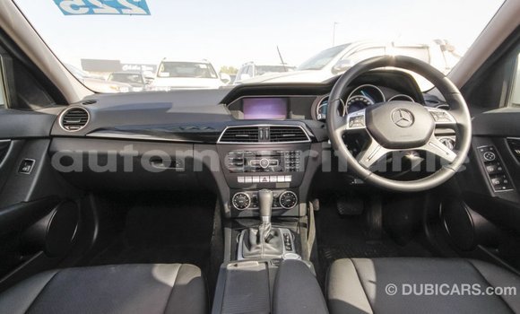 Acheter Import Voiture Mercedes-Benz 200 Blanc à Import - Dubai, Adrar Acheter Import Voiture Mercedes-Benz 200 Blanc à Import - Dubai, Adrar