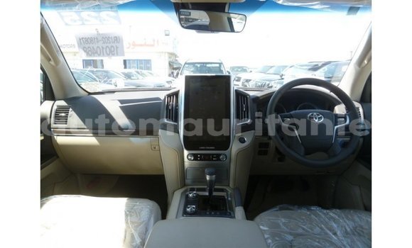 Buy Import Toyota Land Cruiser White Car in Import - Dubai in Adrar Buy Import Toyota Land Cruiser White Car in Import - Dubai in Adrar