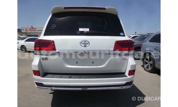 Buy Import Toyota Land Cruiser White Car in Import - Dubai in Adrar Buy Import Toyota Land Cruiser White Car in Import - Dubai in Adrar