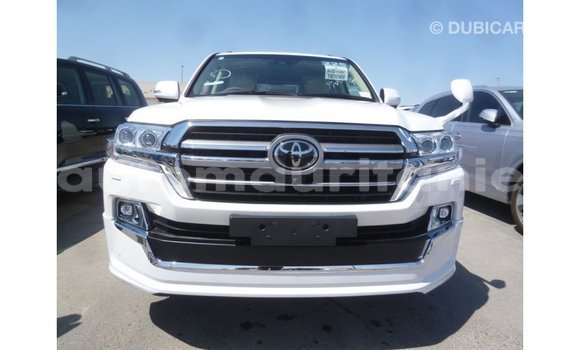 Buy Import Toyota Land Cruiser White Car in Import - Dubai in Adrar Buy Import Toyota Land Cruiser White Car in Import - Dubai in Adrar