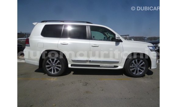 Buy Import Toyota Land Cruiser White Car in Import - Dubai in Adrar Buy Import Toyota Land Cruiser White Car in Import - Dubai in Adrar