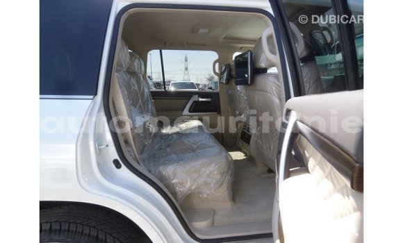 Buy Import Toyota Land Cruiser White Car in Import - Dubai in Adrar Buy Import Toyota Land Cruiser White Car in Import - Dubai in Adrar
