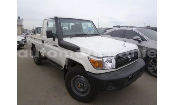 Acheter Import Voiture Toyota Land Cruiser Blanc à Import - Dubai, Adrar Acheter Import Voiture Toyota Land Cruiser Blanc à Import - Dubai, Adrar