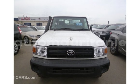Acheter Import Voiture Toyota Land Cruiser Blanc à Import - Dubai, Adrar Acheter Import Voiture Toyota Land Cruiser Blanc à Import - Dubai, Adrar