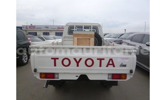 Acheter Import Voiture Toyota Land Cruiser Blanc à Import - Dubai, Adrar Acheter Import Voiture Toyota Land Cruiser Blanc à Import - Dubai, Adrar