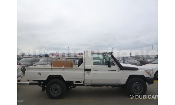 Acheter Import Voiture Toyota Land Cruiser Blanc à Import - Dubai, Adrar Acheter Import Voiture Toyota Land Cruiser Blanc à Import - Dubai, Adrar