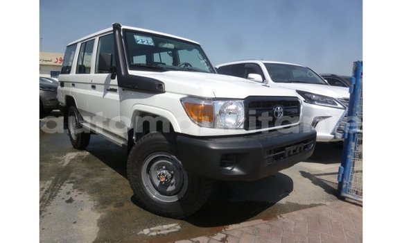 Acheter Import Voiture Toyota Land Cruiser Blanc à Import - Dubai, Adrar Acheter Import Voiture Toyota Land Cruiser Blanc à Import - Dubai, Adrar