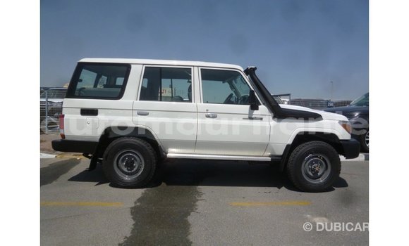 Acheter Import Voiture Toyota Land Cruiser Blanc à Import - Dubai, Adrar Acheter Import Voiture Toyota Land Cruiser Blanc à Import - Dubai, Adrar