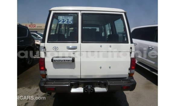 Acheter Import Voiture Toyota Land Cruiser Blanc à Import - Dubai, Adrar Acheter Import Voiture Toyota Land Cruiser Blanc à Import - Dubai, Adrar