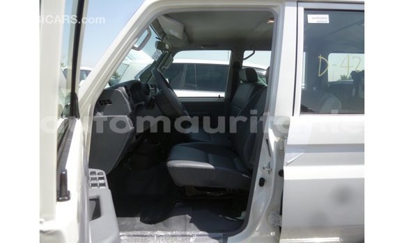 Acheter Import Voiture Toyota Land Cruiser Blanc à Import - Dubai, Adrar Acheter Import Voiture Toyota Land Cruiser Blanc à Import - Dubai, Adrar