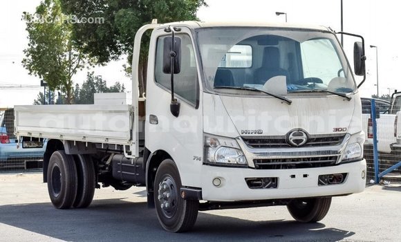 Acheter Import Utilitaire Hino 300 Series Blanc à Import - Dubai, Adrar