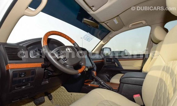 Acheter Import Voiture Toyota Land Cruiser Blanc à Import - Dubai, Adrar Acheter Import Voiture Toyota Land Cruiser Blanc à Import - Dubai, Adrar