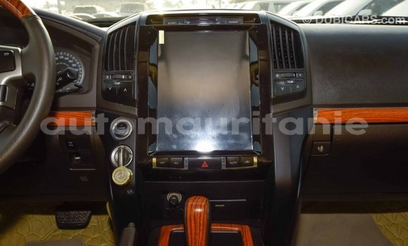 Acheter Import Voiture Toyota Land Cruiser Blanc à Import - Dubai, Adrar Acheter Import Voiture Toyota Land Cruiser Blanc à Import - Dubai, Adrar