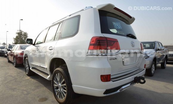 Acheter Import Voiture Toyota Land Cruiser Blanc à Import - Dubai, Adrar Acheter Import Voiture Toyota Land Cruiser Blanc à Import - Dubai, Adrar