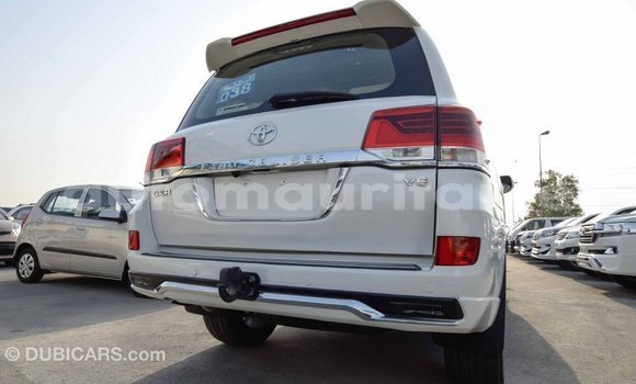 Acheter Import Voiture Toyota Land Cruiser Blanc à Import - Dubai, Adrar Acheter Import Voiture Toyota Land Cruiser Blanc à Import - Dubai, Adrar