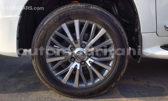 Acheter Import Voiture Toyota Land Cruiser Blanc à Import - Dubai, Adrar Acheter Import Voiture Toyota Land Cruiser Blanc à Import - Dubai, Adrar