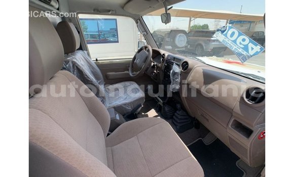 Buy Import Toyota Land Cruiser White Car in Import - Dubai in Adrar Buy Import Toyota Land Cruiser White Car in Import - Dubai in Adrar
