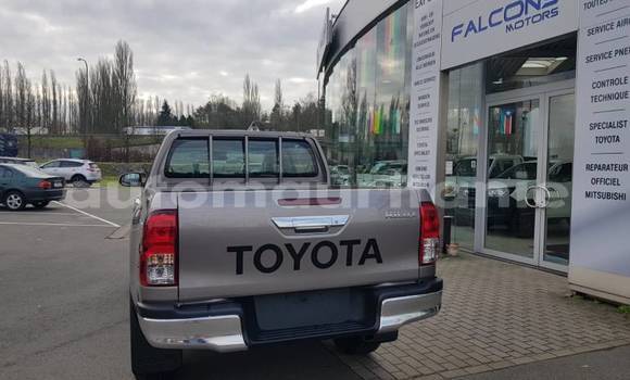Buy New Toyota Hilux Beige Car in Nouakchott in West Nouakchott Buy New Toyota Hilux Beige Car in Nouakchott in West Nouakchott