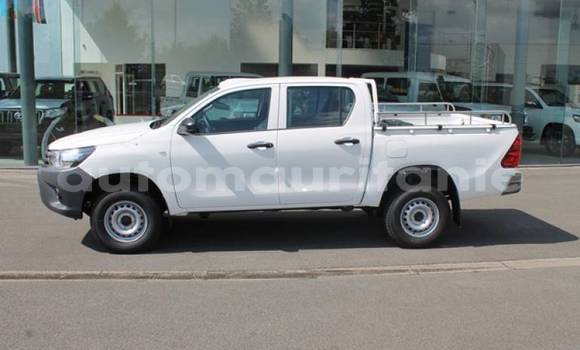 Buy New Toyota Hilux White Car in Nouakchott in West Nouakchott Buy New Toyota Hilux White Car in Nouakchott in West Nouakchott