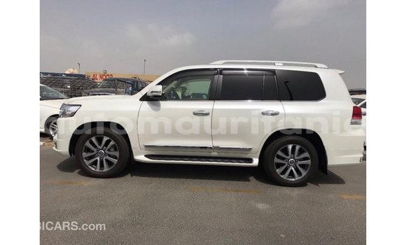 Acheter Import Voiture Toyota Land Cruiser Blanc à Import - Dubai, Adrar Acheter Import Voiture Toyota Land Cruiser Blanc à Import - Dubai, Adrar