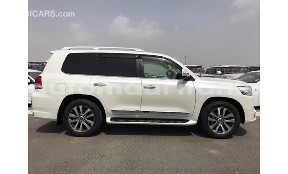 Acheter Import Voiture Toyota Land Cruiser Blanc à Import - Dubai, Adrar Acheter Import Voiture Toyota Land Cruiser Blanc à Import - Dubai, Adrar