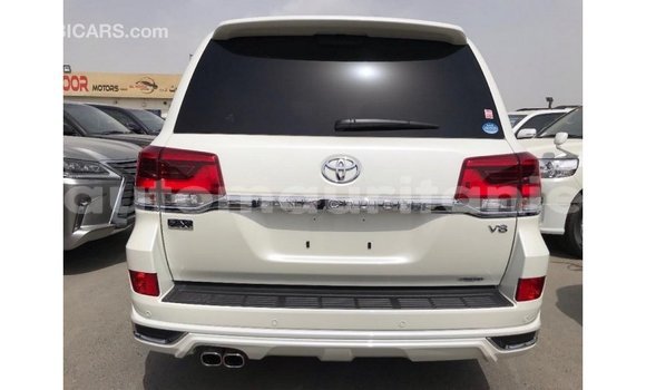 Acheter Import Voiture Toyota Land Cruiser Blanc à Import - Dubai, Adrar Acheter Import Voiture Toyota Land Cruiser Blanc à Import - Dubai, Adrar