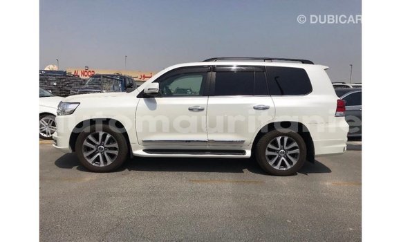 Acheter Import Voiture Toyota Land Cruiser Blanc à Import - Dubai, Adrar Acheter Import Voiture Toyota Land Cruiser Blanc à Import - Dubai, Adrar