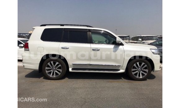 Acheter Import Voiture Toyota Land Cruiser Blanc à Import - Dubai, Adrar Acheter Import Voiture Toyota Land Cruiser Blanc à Import - Dubai, Adrar