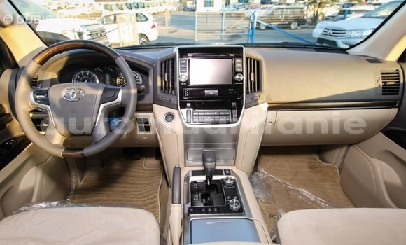 Buy Import Toyota Land Cruiser White Car in Import - Dubai in Adrar Buy Import Toyota Land Cruiser White Car in Import - Dubai in Adrar
