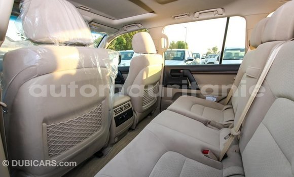 Buy Import Toyota Land Cruiser White Car in Import - Dubai in Adrar Buy Import Toyota Land Cruiser White Car in Import - Dubai in Adrar