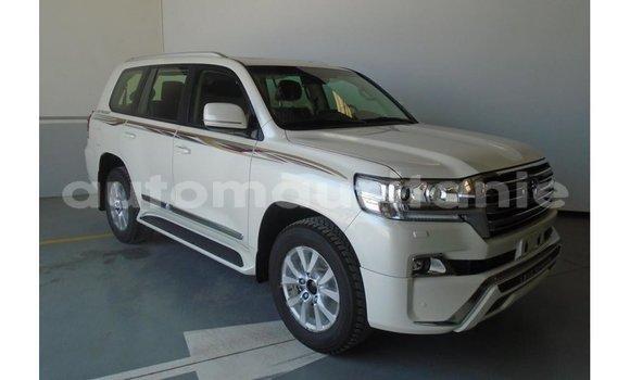Buy Import Toyota Land Cruiser White Car in Import - Dubai in Adrar Buy Import Toyota Land Cruiser White Car in Import - Dubai in Adrar