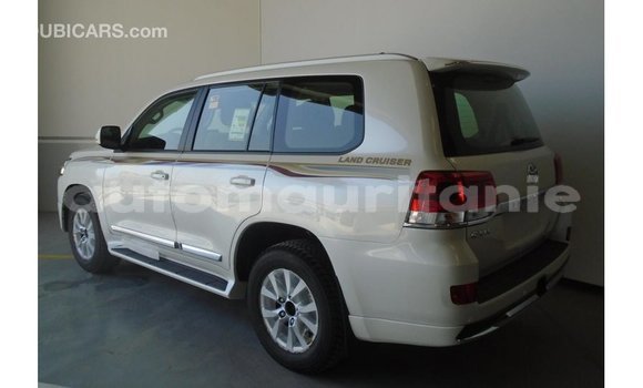 Buy Import Toyota Land Cruiser White Car in Import - Dubai in Adrar Buy Import Toyota Land Cruiser White Car in Import - Dubai in Adrar