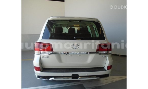 Buy Import Toyota Land Cruiser White Car in Import - Dubai in Adrar Buy Import Toyota Land Cruiser White Car in Import - Dubai in Adrar