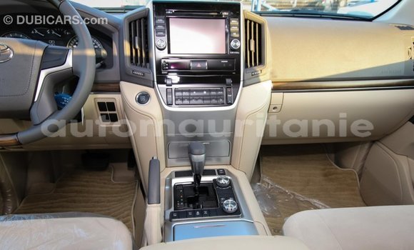 Buy Import Toyota Land Cruiser White Car in Import - Dubai in Adrar Buy Import Toyota Land Cruiser White Car in Import - Dubai in Adrar
