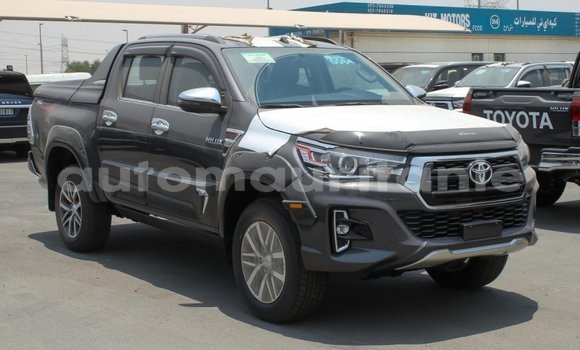 Acheter Import Voiture Toyota Hilux Noir à Import - Dubai, Adrar Acheter Import Voiture Toyota Hilux Noir à Import - Dubai, Adrar