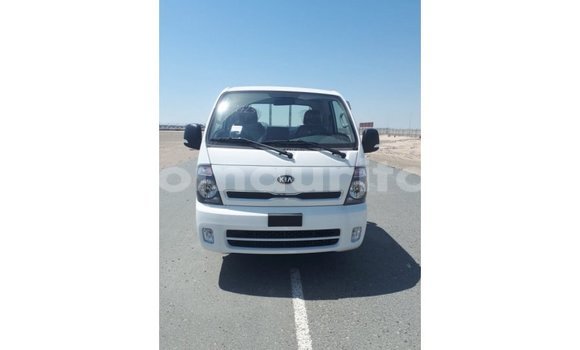 Acheter Import Voiture Kia Carens Blanc à Import - Dubai, Adrar Acheter Import Voiture Kia Carens Blanc à Import - Dubai, Adrar
