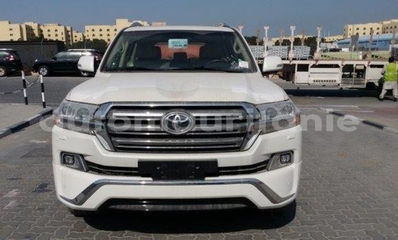 Acheter Import Voiture Toyota Land Cruiser Blanc à Import - Dubai, Adrar Acheter Import Voiture Toyota Land Cruiser Blanc à Import - Dubai, Adrar