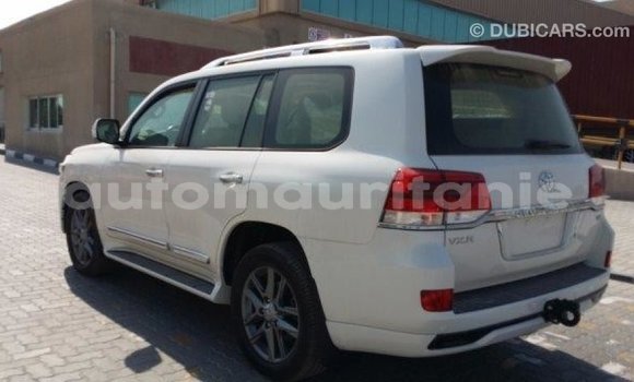 Acheter Import Voiture Toyota Land Cruiser Blanc à Import - Dubai, Adrar Acheter Import Voiture Toyota Land Cruiser Blanc à Import - Dubai, Adrar