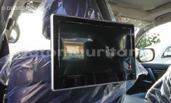 Acheter Import Voiture Toyota Land Cruiser Blanc à Import - Dubai, Adrar Acheter Import Voiture Toyota Land Cruiser Blanc à Import - Dubai, Adrar
