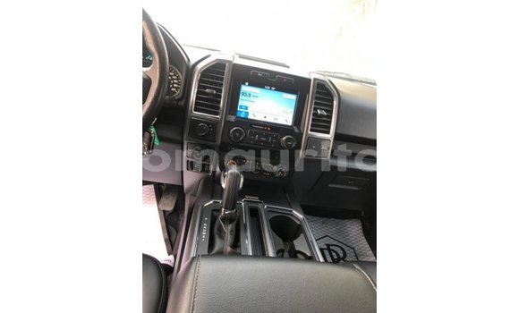 Acheter Import Voiture Ford Club Wagon Blanc à Import - Dubai, Adrar Acheter Import Voiture Ford Club Wagon Blanc à Import - Dubai, Adrar